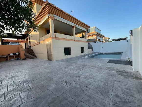 Construcciones y reformas Enola y Ramón Raya