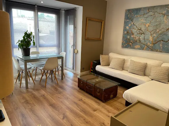 Fusteria Eva Decoració | Parquet | Polit de fusta | Portes | Tarimes | Armaris |Mobles a mida | Vinil - Girona