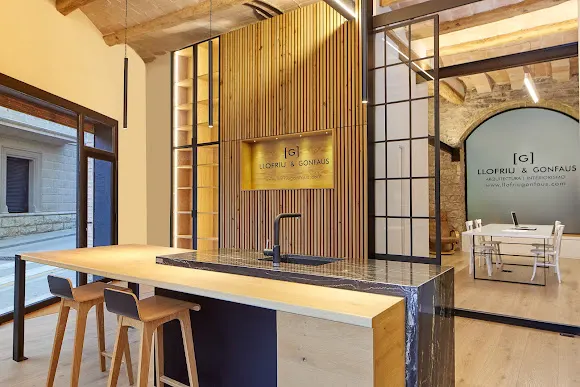LLOFRIU & GONFAUS SL - Arquitectura /Interiorismo /Mobiliario y cocinas a medida. - Sallent