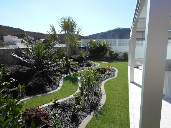 Jardineria 7 Islas. Césped artificial. Diseño y construcción de jardines y terrazas. - Servicio de jardinería en Telde